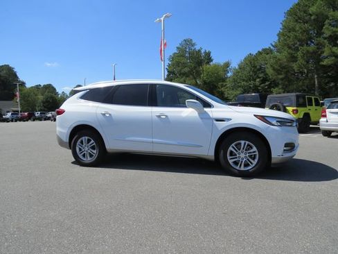 Used 2020 Buick Enclave Essence w/ Sound and Sites Package FWD image 2
