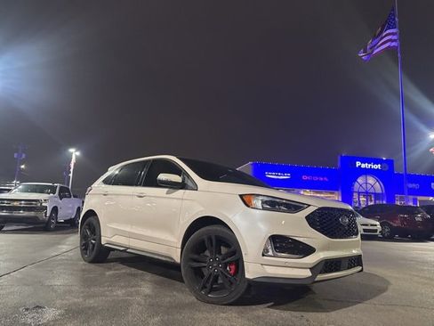 Used 2019 Ford Edge ST w/ Equipment Group 401A image 2