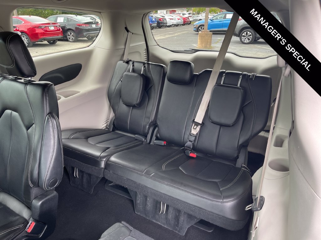 Used 2023 Chrysler Pacifica Touring-L FWD image 29