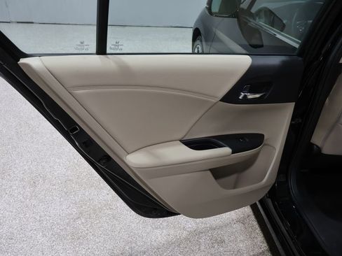 Used 2017 Honda Accord EX image 19