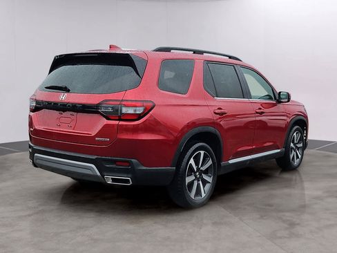 Certified 2025 Honda Pilot Touring image 4