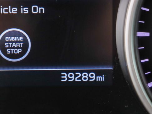 Used 2024 Kia Carnival LX image 16