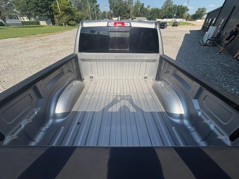 Used 2019 RAM 1500 Laramie AWD/4WD image 9