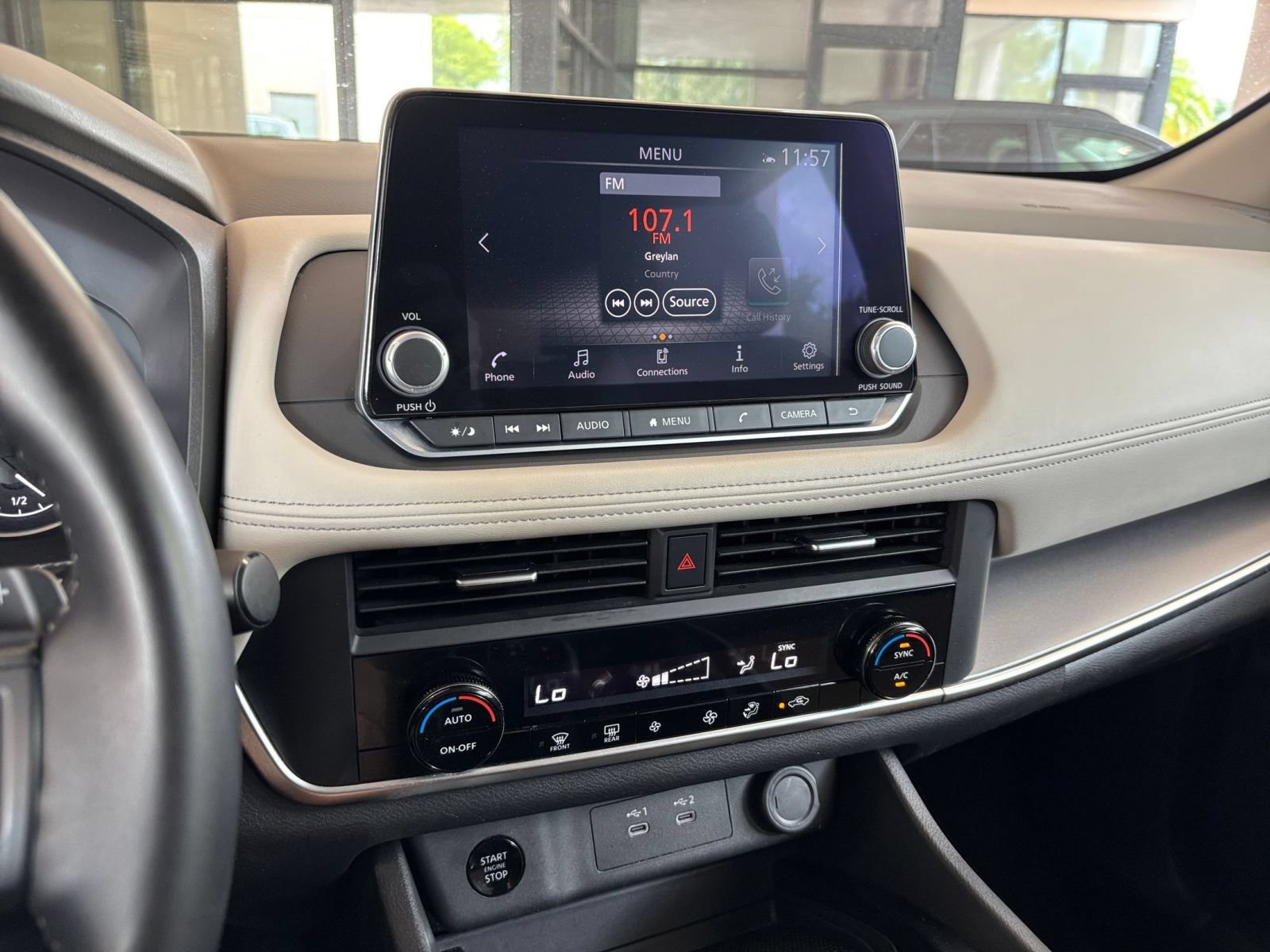 Used 2025 Nissan Rogue SV AWD/4WD image 16