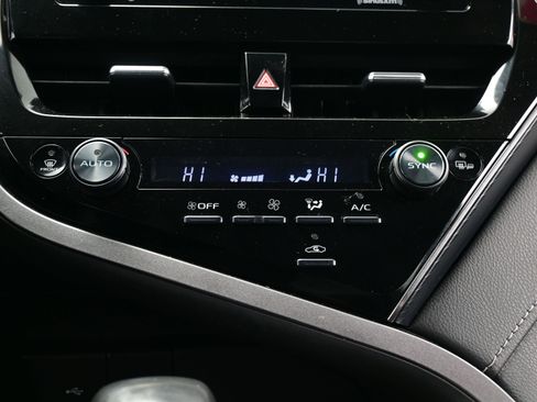 Used 2024 Toyota Camry SE image 19