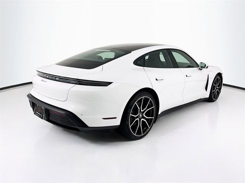 Used 2024 Porsche Taycan image 9