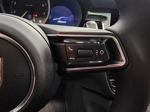 Used 2025 Porsche Macan image 15