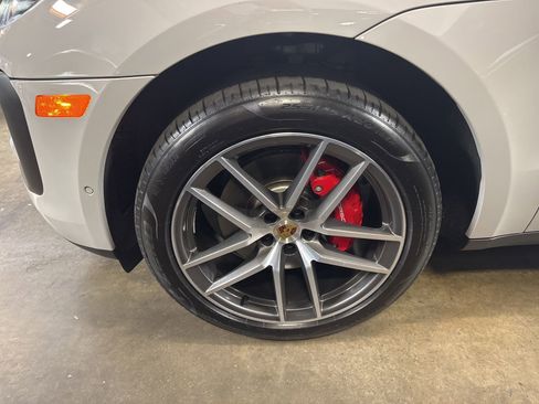 Used 2023 Porsche Macan S AWD/4WD image 5
