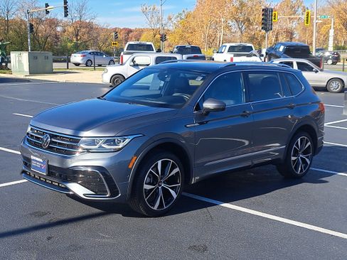 Used 2022 Volkswagen Tiguan SEL R-Line image 3