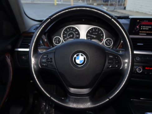 Used 2014 BMW 320i xDrive Sedan image 16