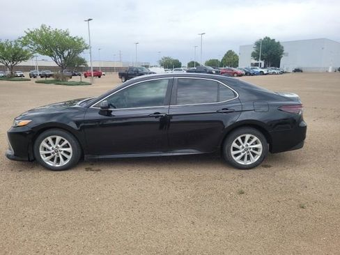 Used 2021 Toyota Camry LE FWD image 9