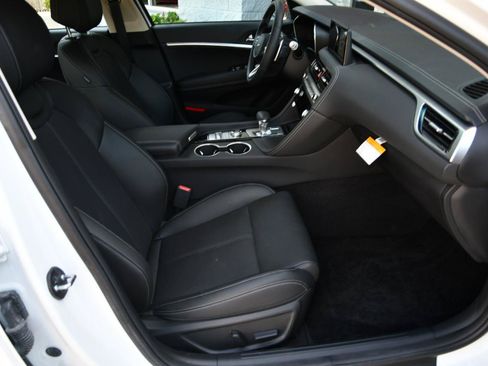 Used 2026 Genesis G70 2.5T RWD image 30