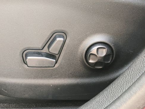 Used 2019 Jeep Cherokee Limited image 17