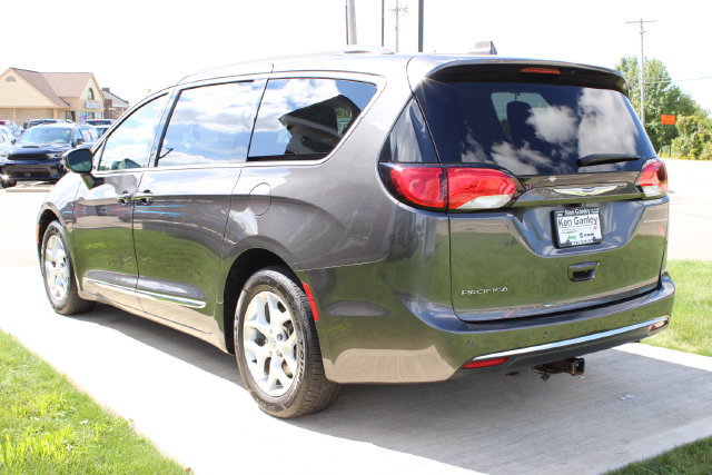 Used 2018 Chrysler Pacifica Touring-L w/ Tire & Wheel Group FWD image 29