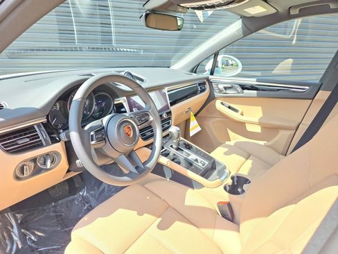New 2026 Porsche Macan image 4