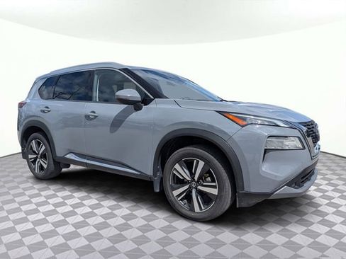 Used 2021 Nissan Rogue SL w/ Premium Package image 2