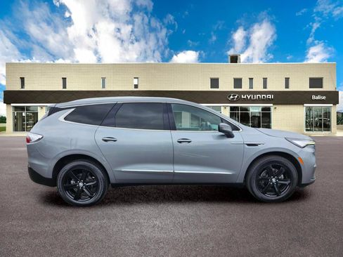 Used 2023 Buick Enclave Essence w/ Experience Buick Package FWD image 2