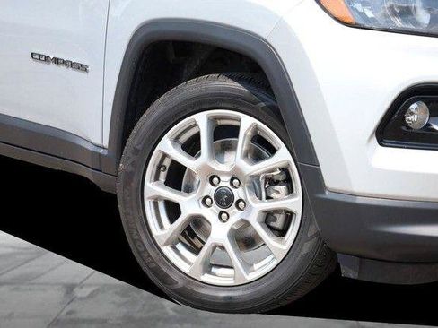 Used 2025 Jeep Compass Limited AWD/4WD image 3