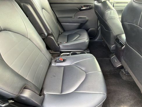Used 2026 Toyota Highlander XLE AWD/4WD image 32