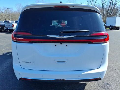 New 2026 Chrysler Pacifica Select image 6