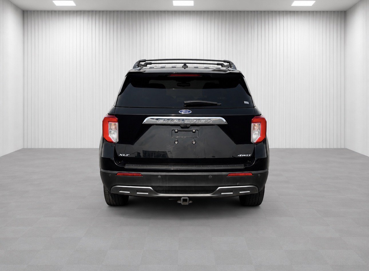 Used 2023 Ford Explorer XLT w/ Equipment Group 202A AWD/4WD image 4