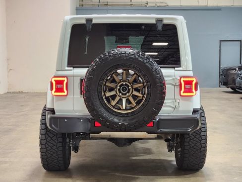 Used 2024 Jeep Wrangler Unlimited Sahara AWD/4WD image 10