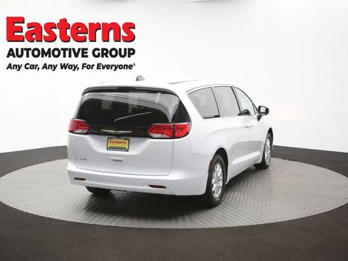 Used 2022 Chrysler Voyager LX FWD image 38
