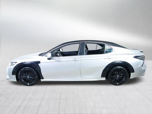 Used 2019 Toyota Camry SE image 4