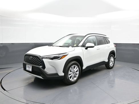 Certified 2024 Toyota Corolla Cross LE AWD/4WD image 1