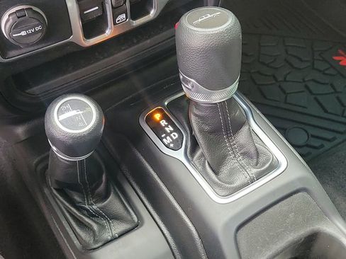 Used 2025 Jeep Gladiator Sport AWD/4WD image 29