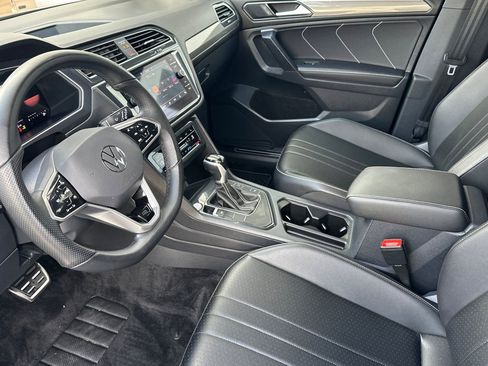 Certified 2024 Volkswagen Tiguan SE R-Line image 10