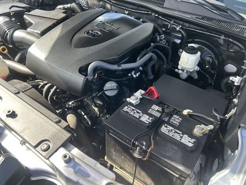 Used 2021 Toyota Tacoma SR5 RWD image 59