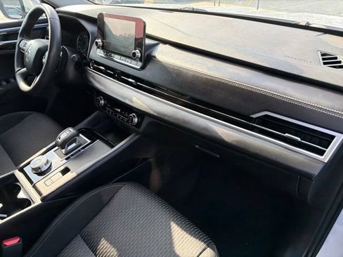Used 2023 Mitsubishi Outlander ES FWD image 11