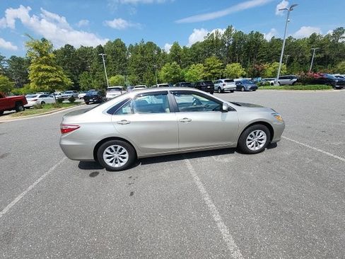 Used 2015 Toyota Camry LE FWD image 17