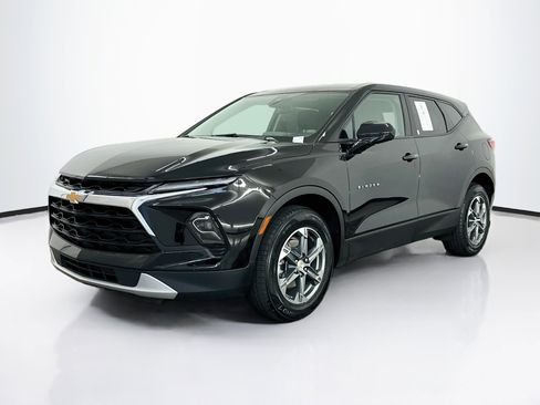 Used 2025 Chevrolet Blazer LT AWD/4WD image 3