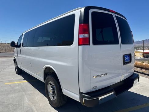 Used 2025 Chevrolet Express 3500 LT w/ LT Preferred Equipment Group RWD image 3