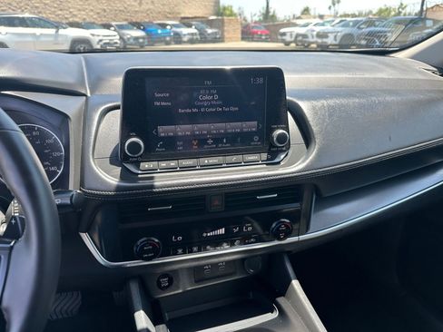 Used 2025 Nissan Rogue SV FWD image 17