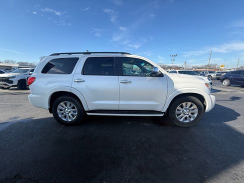 Used 2015 Toyota Sequoia Platinum image 2