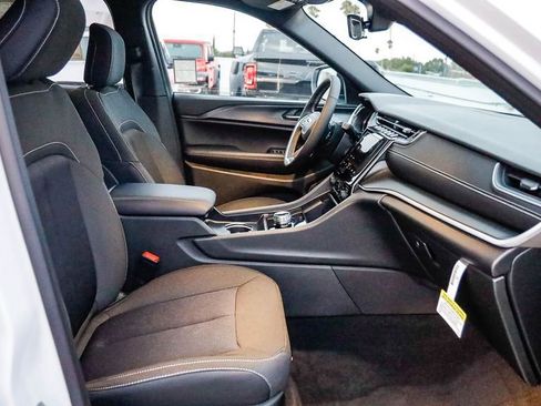 New 2025 Jeep Grand Cherokee L Laredo w/ Luxury Tech Group I image 18