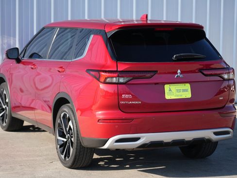 Used 2022 Mitsubishi Outlander SE image 46