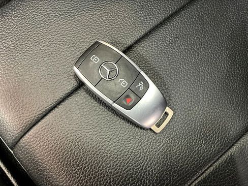 Used 2022 Mercedes-Benz GLB 250 image 13