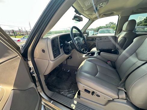 Used 2004 GMC Sierra 2500 SLT w/ Skid Plate Package AWD/4WD image 31
