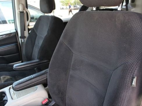Used 2014 Dodge Grand Caravan SXT FWD image 3
