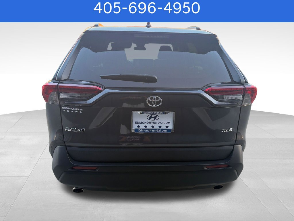 Used 2022 Toyota RAV4 XLE FWD image 4