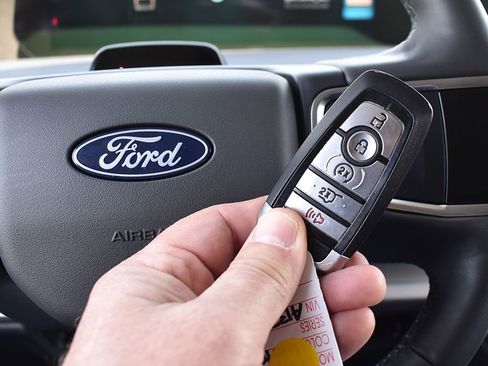 Certified 2025 Ford Expedition Active AWD/4WD image 12