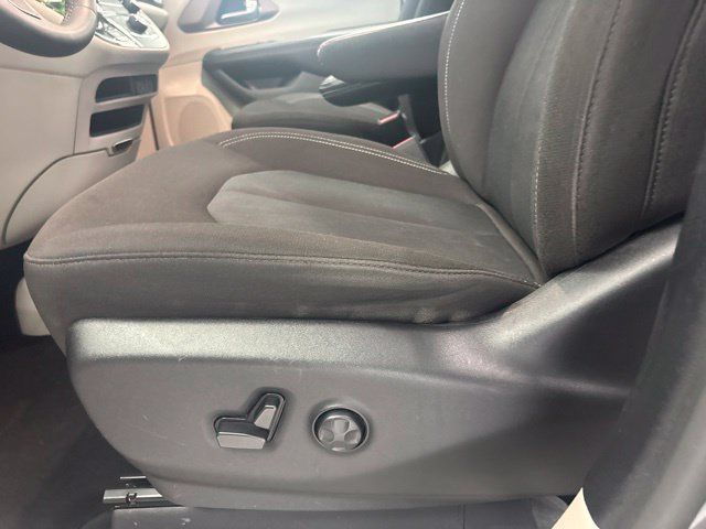 Used 2023 Chrysler Voyager LX FWD image 16