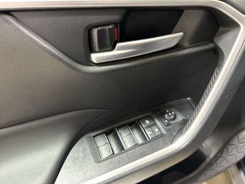 Used 2025 Toyota RAV4 XLE AWD/4WD image 20