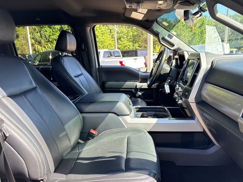 Used 2022 Ford F250 Lariat w/ Black Appearance Package image 28