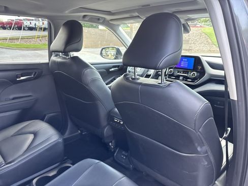 Used 2025 Toyota Highlander XLE AWD/4WD image 26