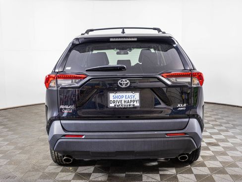 Used 2022 Toyota RAV4 XLE Premium image 16